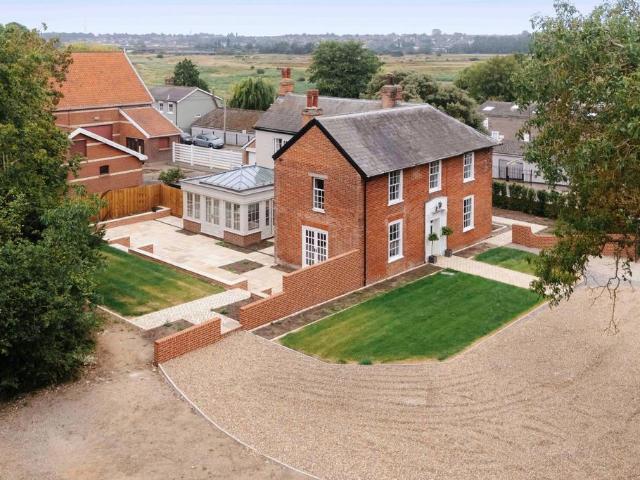 House for sale in Cattawade, Chelmondiston