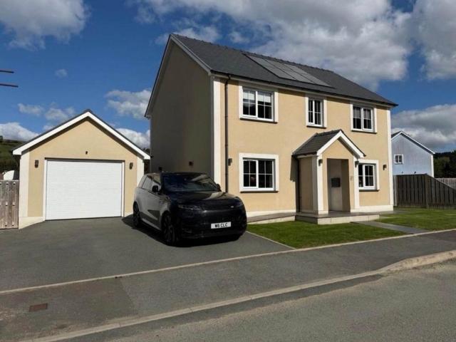 House for sale in Llanrhystud, Wales