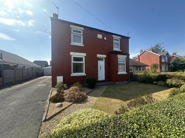 House for sale in Roby Mill, Lancashire