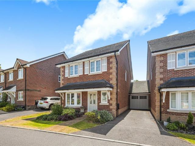 House for sale in Heol-las, Surrey