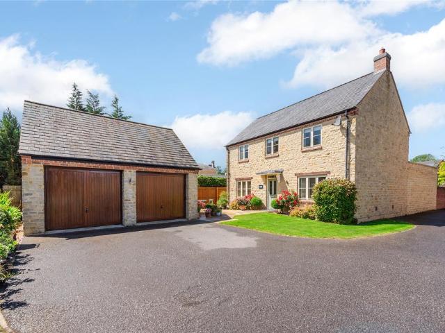 House for sale in Potterspury, Northamptonshire