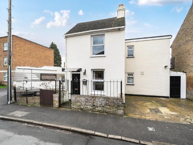 House for sale in New Town, Eton