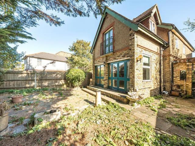 House for sale in London Borough of Merton, Mitcham