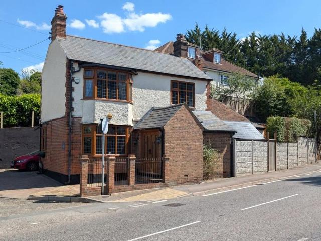 House for sale in Chalk Hill, Houghton Regis