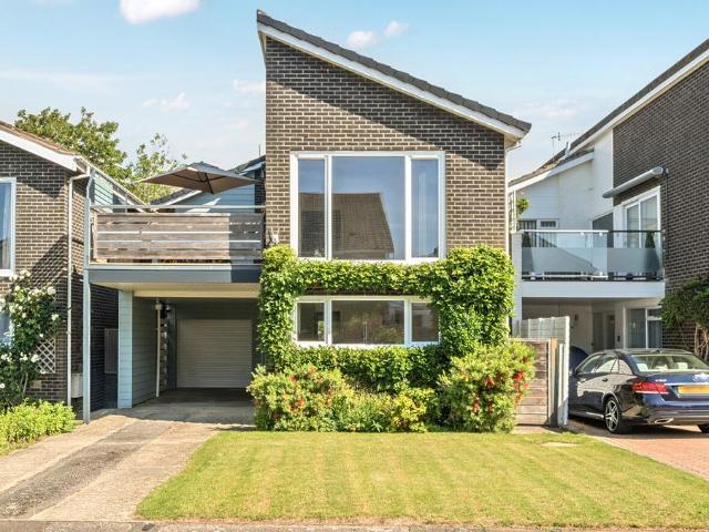 House for sale in Highcliffe