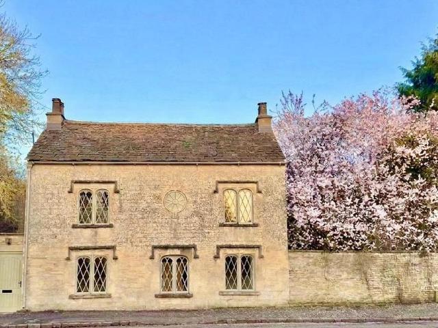 House for sale in Fossebridge, Gloucestershire