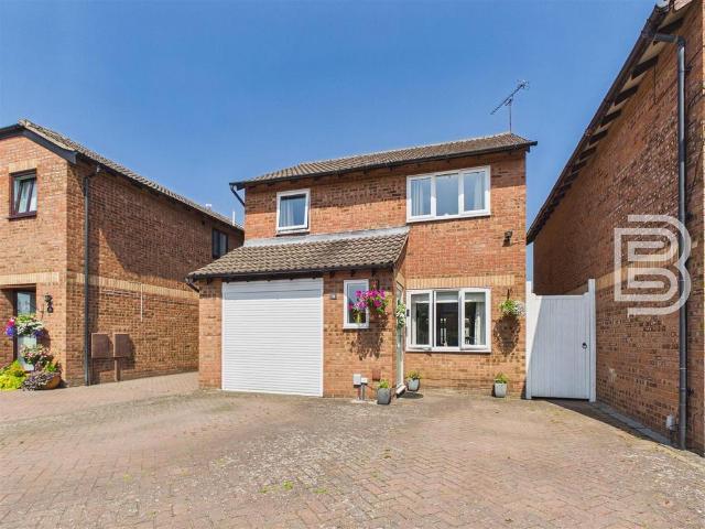 House for sale in Overslade, New Bilton