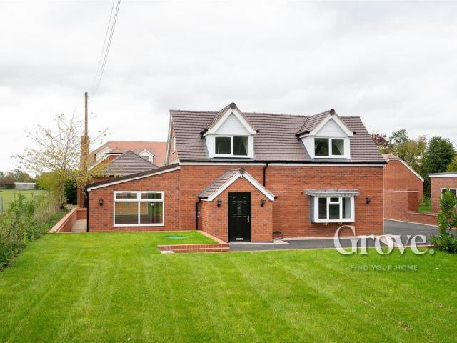 House for sale in Crookhill, Worcestershire