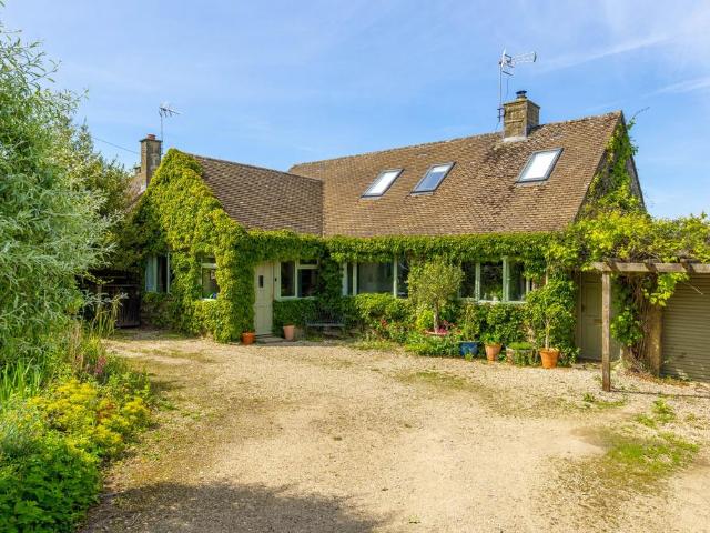 House for sale in Fossebridge, Gloucestershire