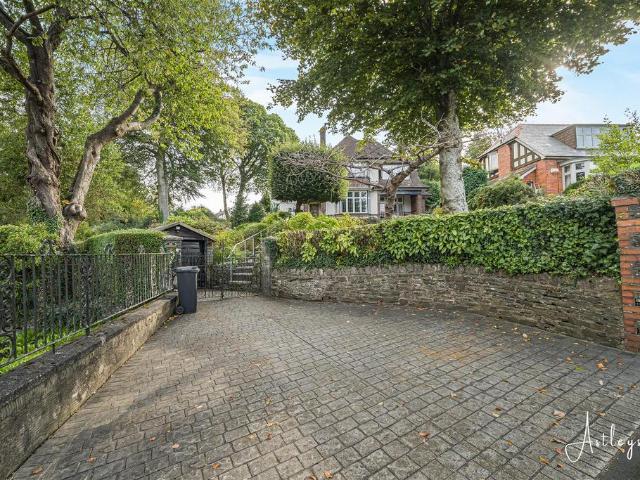 House for sale in Cimla, Neath
