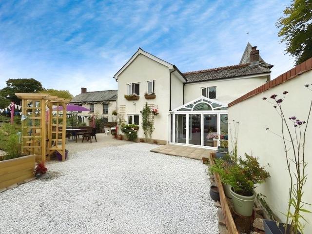 House for sale in Weir Quay, Devon