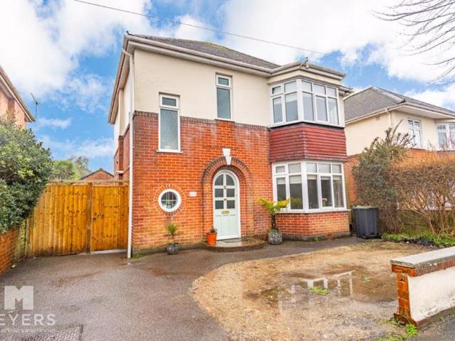 House for sale in Throop, Bournemouth