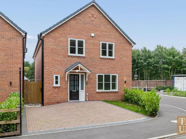 House for sale in Roby Mill, Lancashire