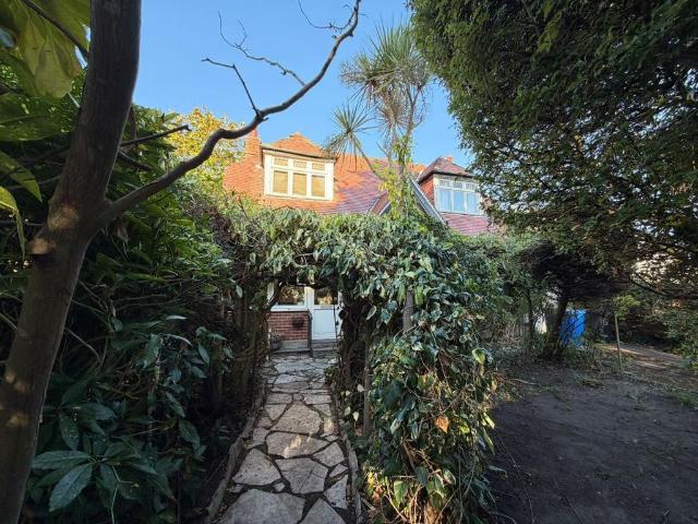 House for sale in Penn Hill, Poole