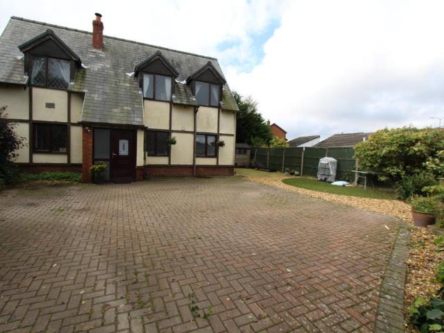 House for sale in Bwlchgwyn, Wales