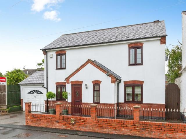 House for sale in Whetstone, Pinfold