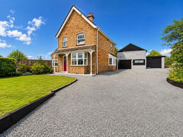House for sale in Chipping Hill, Essex