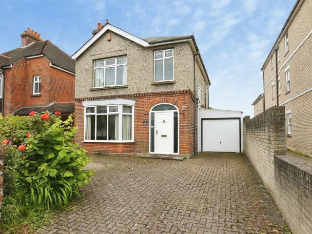 House for sale in Middlecroft, Hampshire