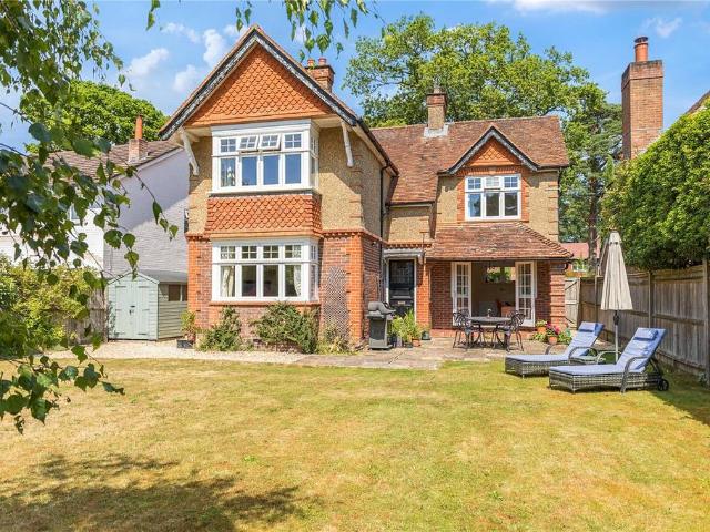 House for sale in Fole, Surrey