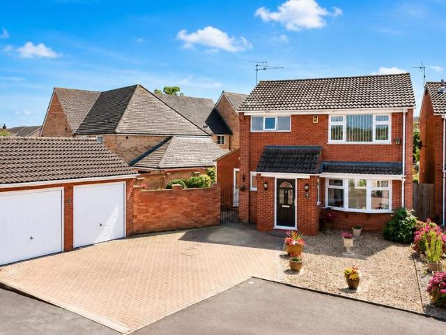 House for sale in Headlands, Northampton