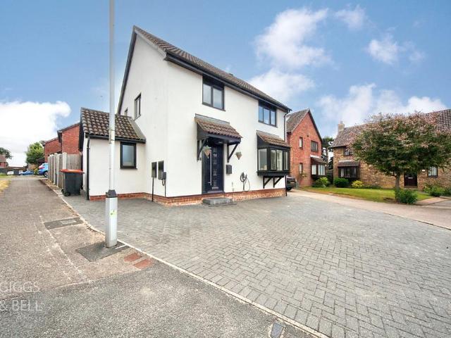 House for sale in Caddington, Bedfordshire