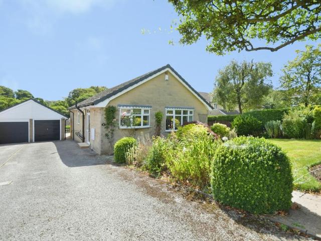 House for sale in Charlesworth, East Midlands