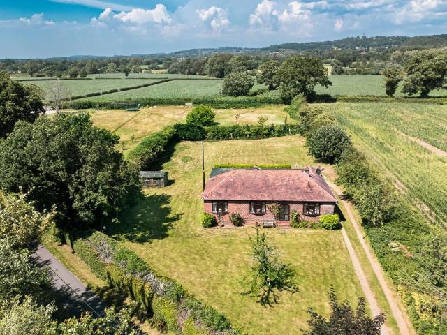 House for sale in Clotton, Cheshire