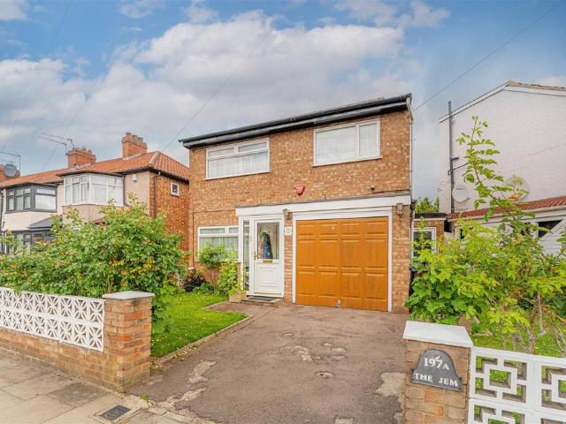 House for sale in Ponders End, Greater London