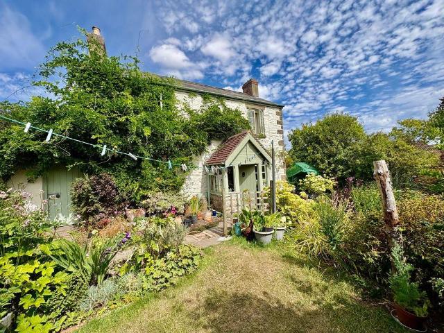 House for sale in Bromsberrow Heath, Gloucestershire