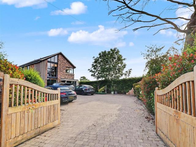 House for sale in Clippesby, Stokesby