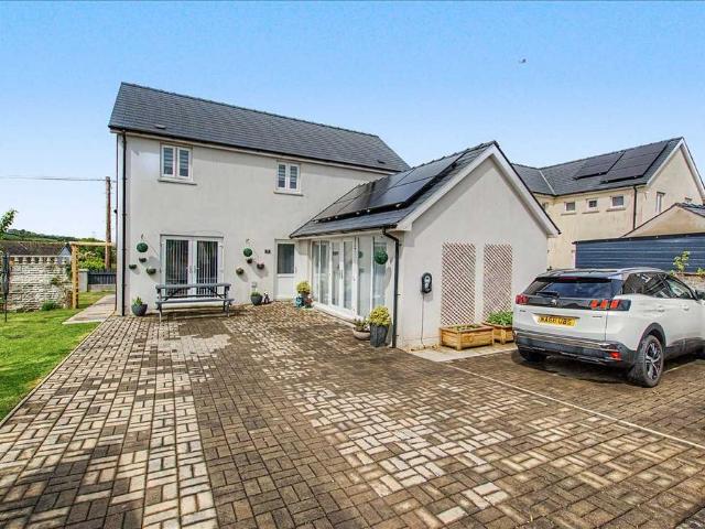House for sale in Monkton, Pembroke
