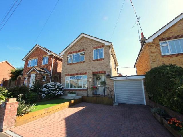 House for sale in Hedge End, Helford