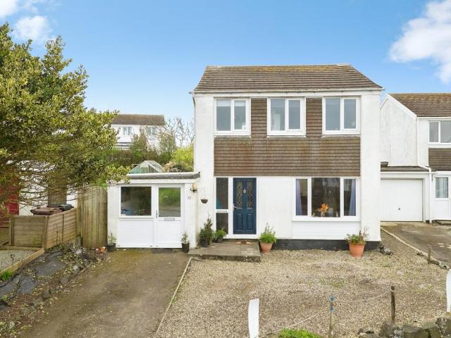House for sale in Mullion, Cornwall