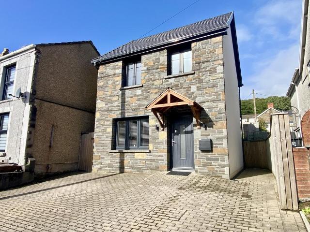 House for sale in Pontardawe, Trebanos