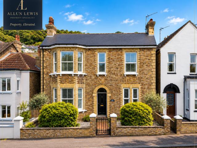 House for sale in River, Ash