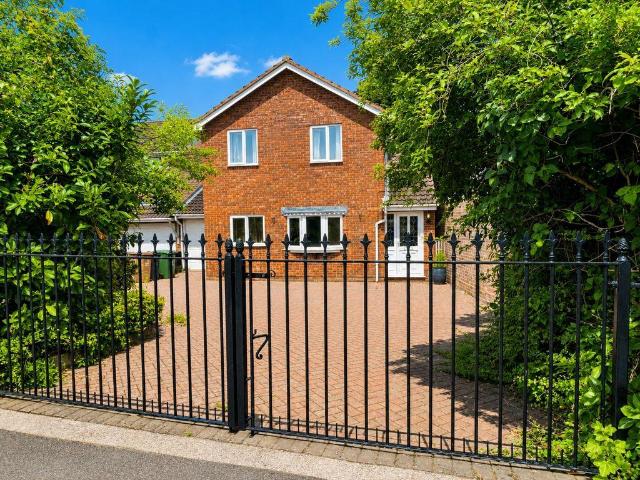 House for sale in Brownhills West, West Midlands
