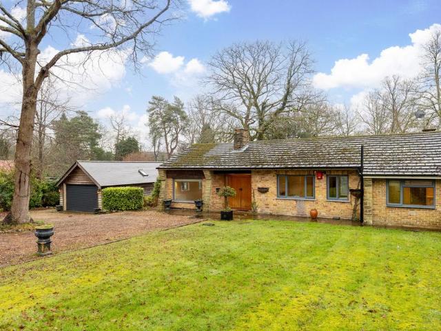 House for sale in Hillview, Surrey