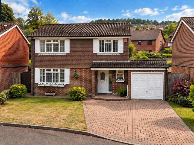 House for sale in River, Ash