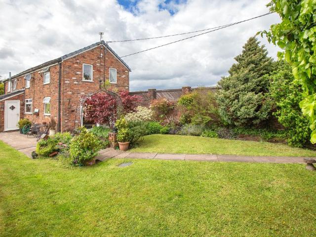 House for sale in Bowlee, Bury