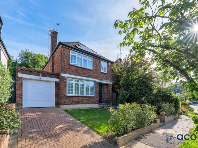 House for sale in Mill Hill, Greater London