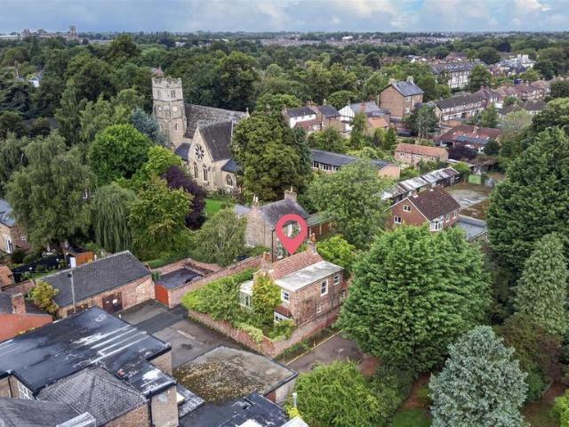 House for sale in High Field, York