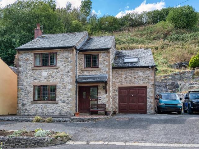 House for sale in Froggatt, East Midlands