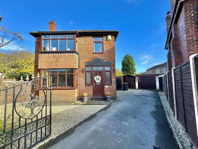 House for sale in Royston, South Yorkshire