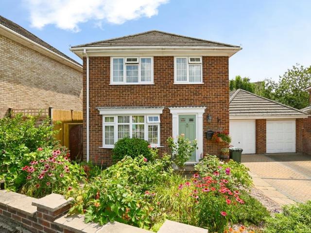 House for sale in Littlecote, West Sussex