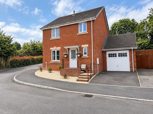House for sale in Llanharry
