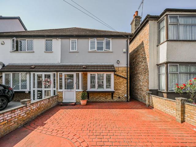 House for sale in South Chingford, Greater London