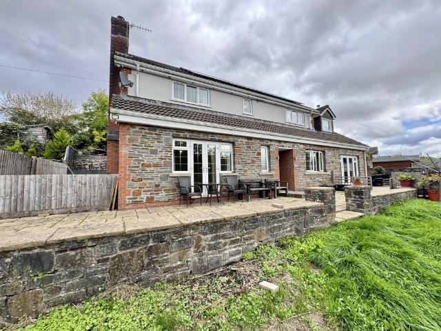 House for sale in Cefn-coed-y-cymmer, Trefechan