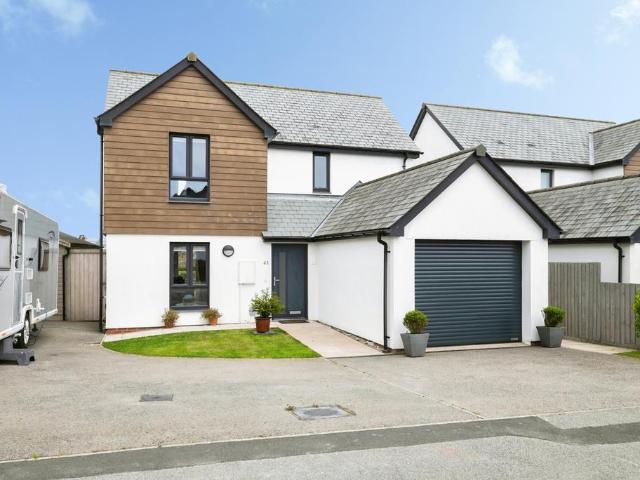 House for sale in Mullion, Cornwall