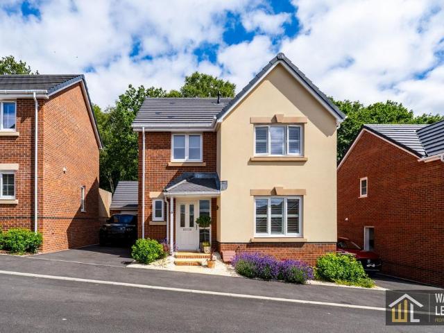 House for sale in Maesycwmmer, Wales