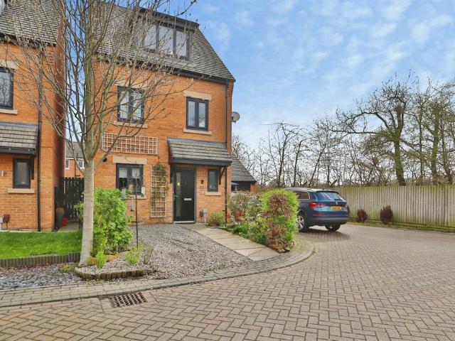 House for sale in Austhorpe, West Yorkshire
